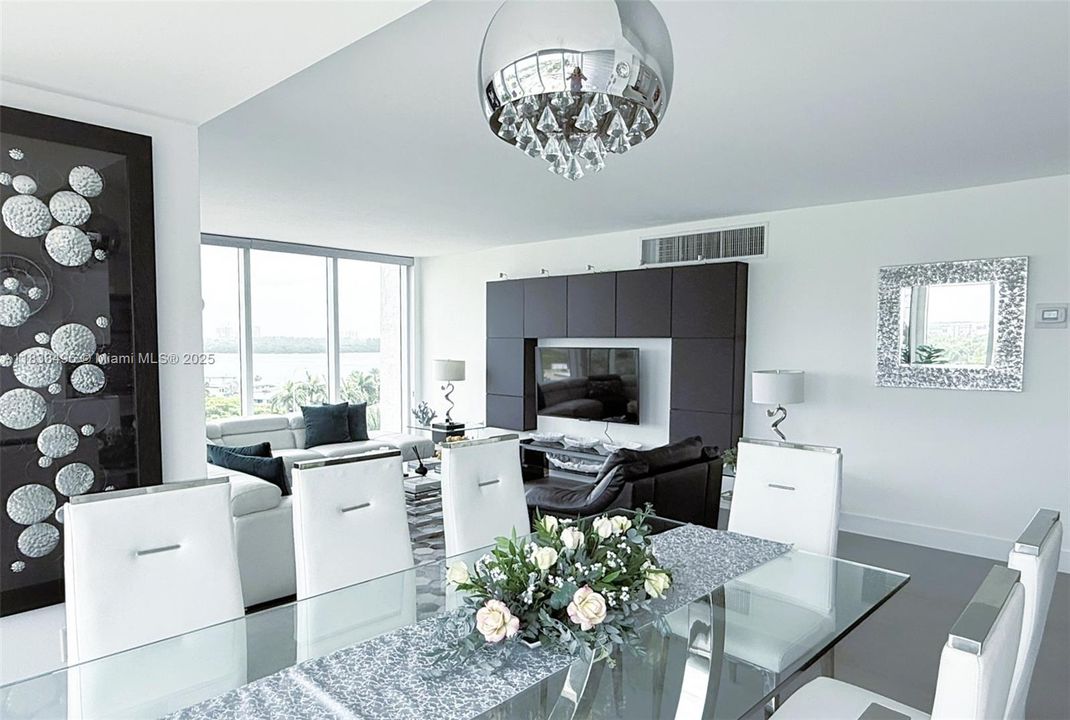 En Venta: $1,950,000 (3 camas, 2 baños, 1300 Pies cuadrados)