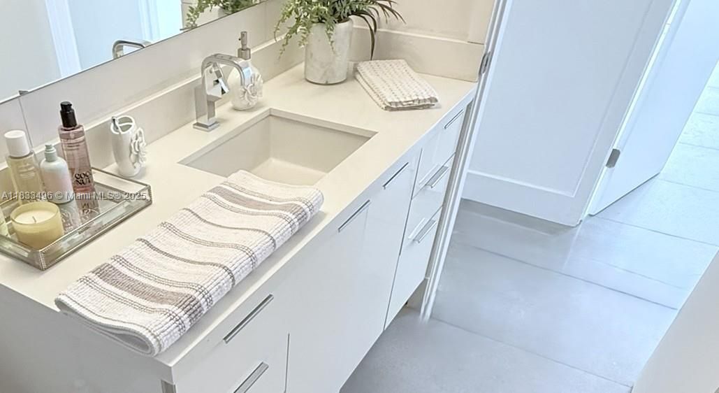 En Venta: $1,950,000 (3 camas, 2 baños, 1300 Pies cuadrados)