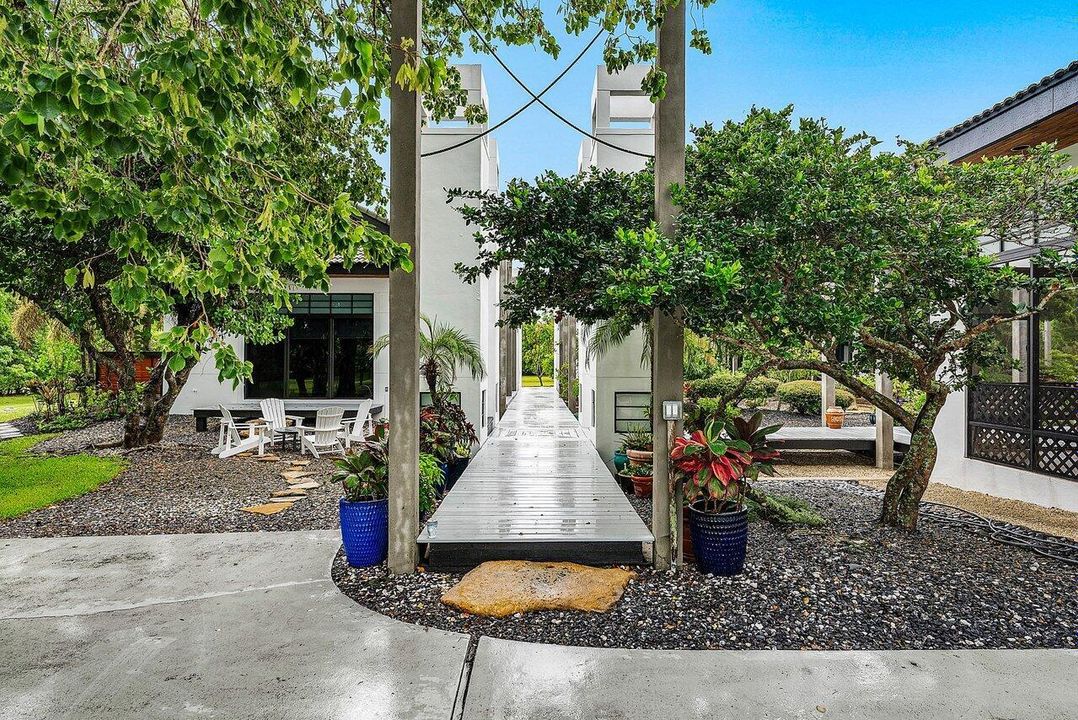 009-8549SurreyLane-BocaRaton-FL-33496-SM