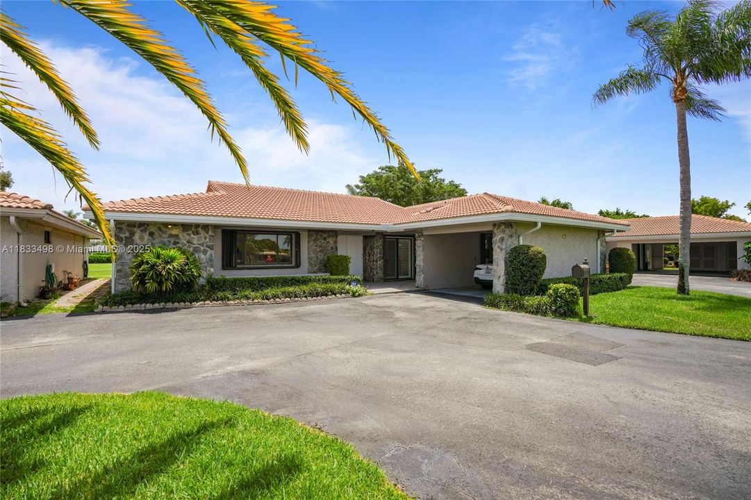 Activo con contrato: $5,000 (2 camas, 2 baños, 2300 Pies cuadrados)