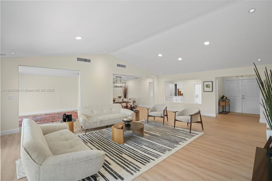 Activo con contrato: $5,000 (2 camas, 2 baños, 2300 Pies cuadrados)