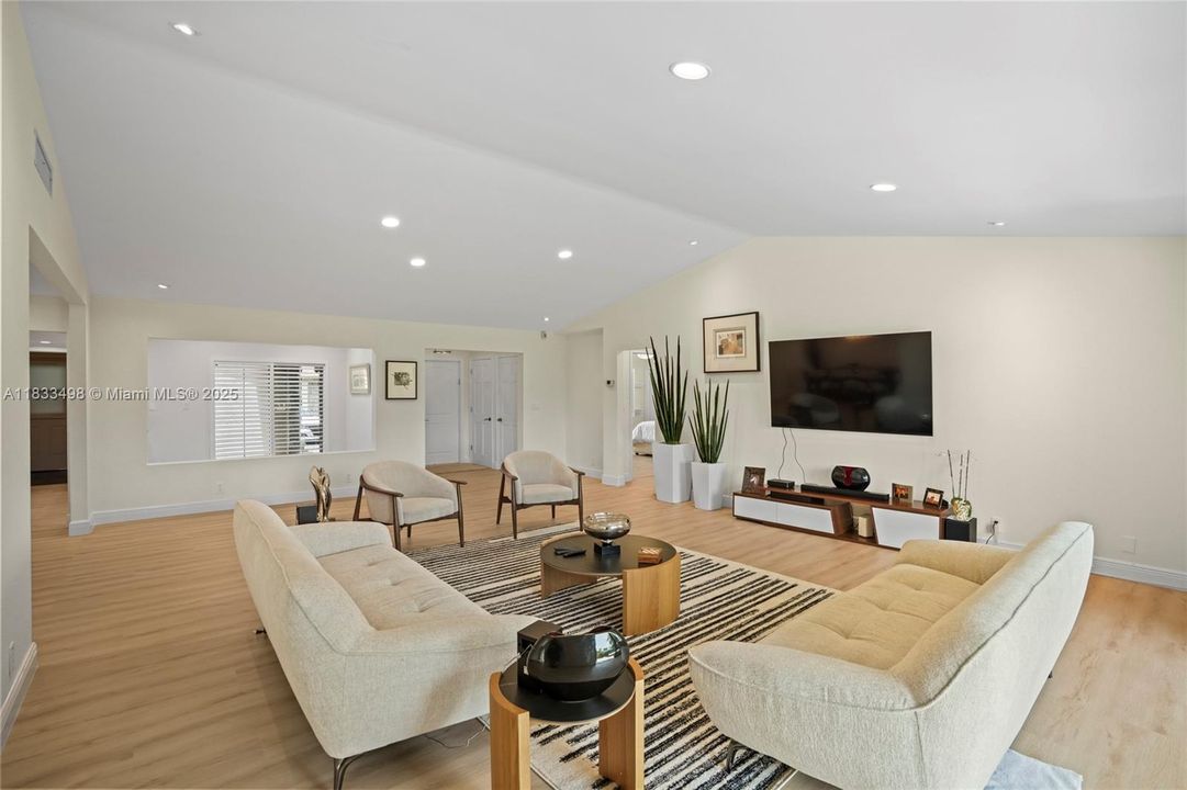 Activo con contrato: $5,000 (2 camas, 2 baños, 2300 Pies cuadrados)