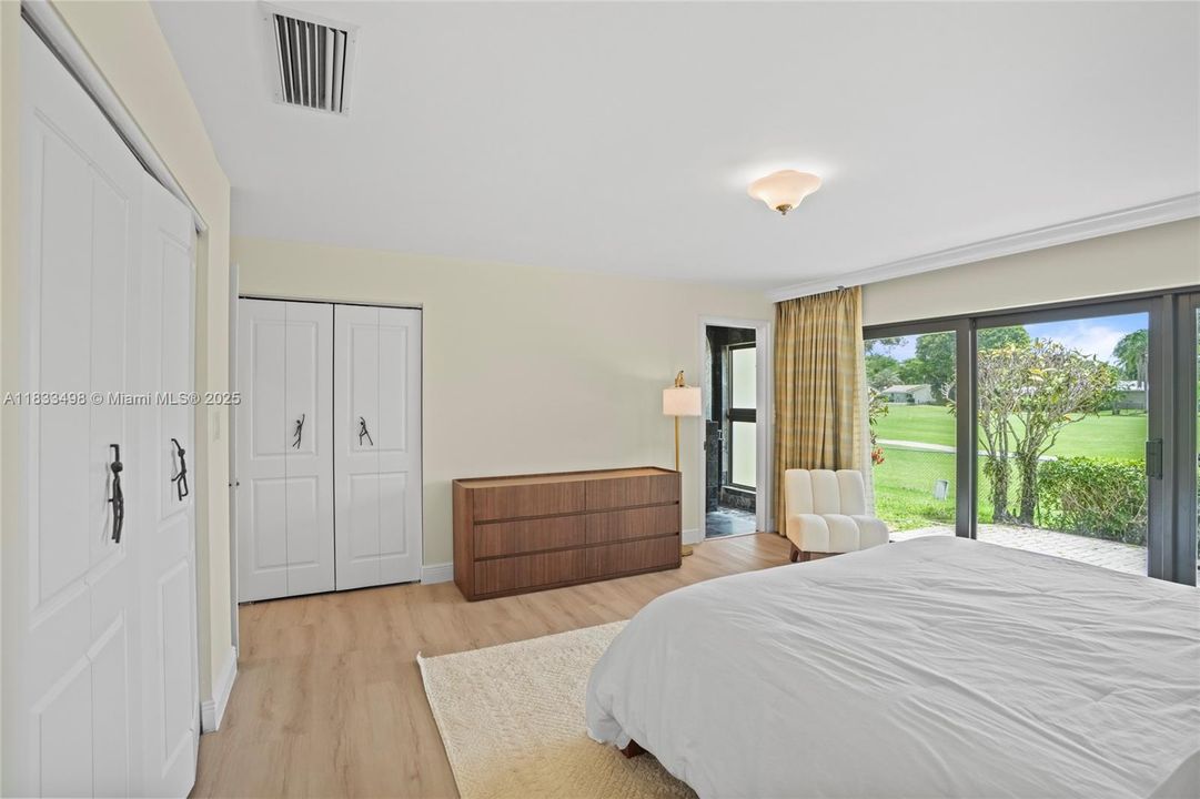 Activo con contrato: $5,000 (2 camas, 2 baños, 2300 Pies cuadrados)