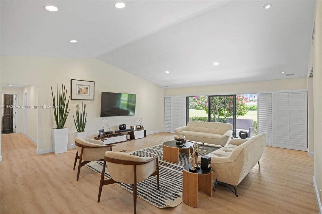 Activo con contrato: $5,000 (2 camas, 2 baños, 2300 Pies cuadrados)