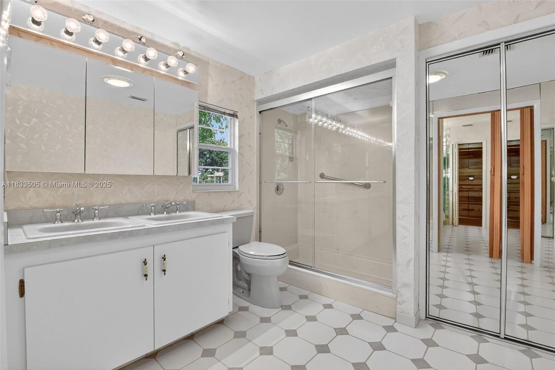 Recently Sold: $1,200,000 (2 beds, 2 baths, 2103 Square Feet)