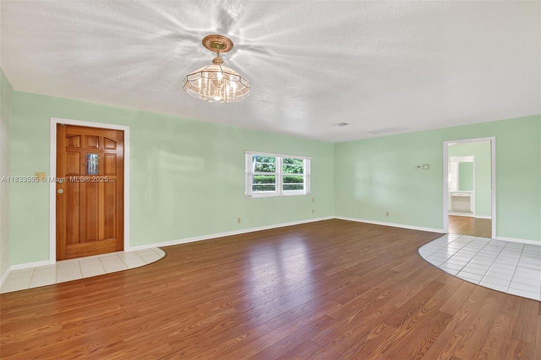 Recently Sold: $1,200,000 (2 beds, 2 baths, 2103 Square Feet)