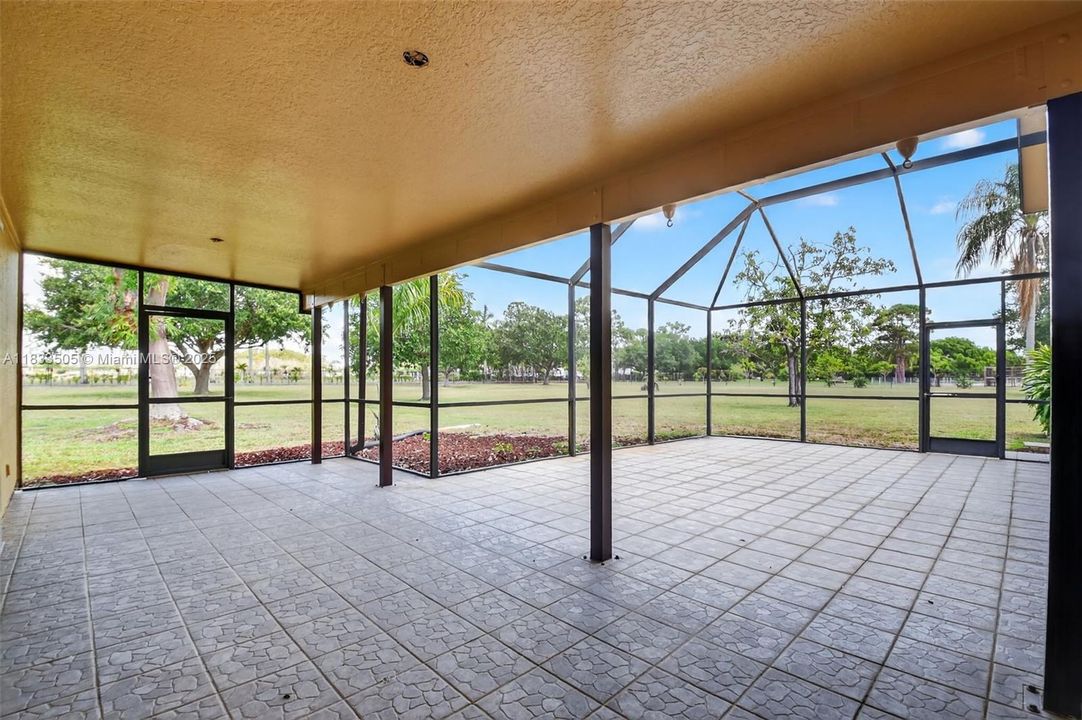 Recently Sold: $1,200,000 (2 beds, 2 baths, 2103 Square Feet)