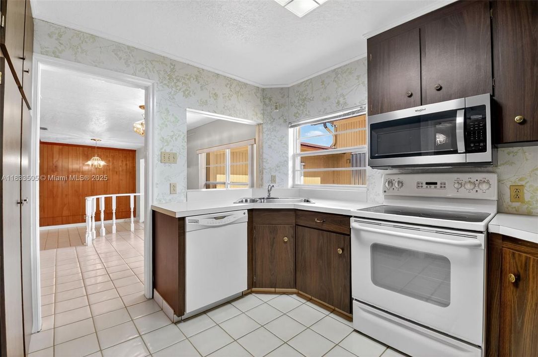 Recently Sold: $1,200,000 (2 beds, 2 baths, 2103 Square Feet)