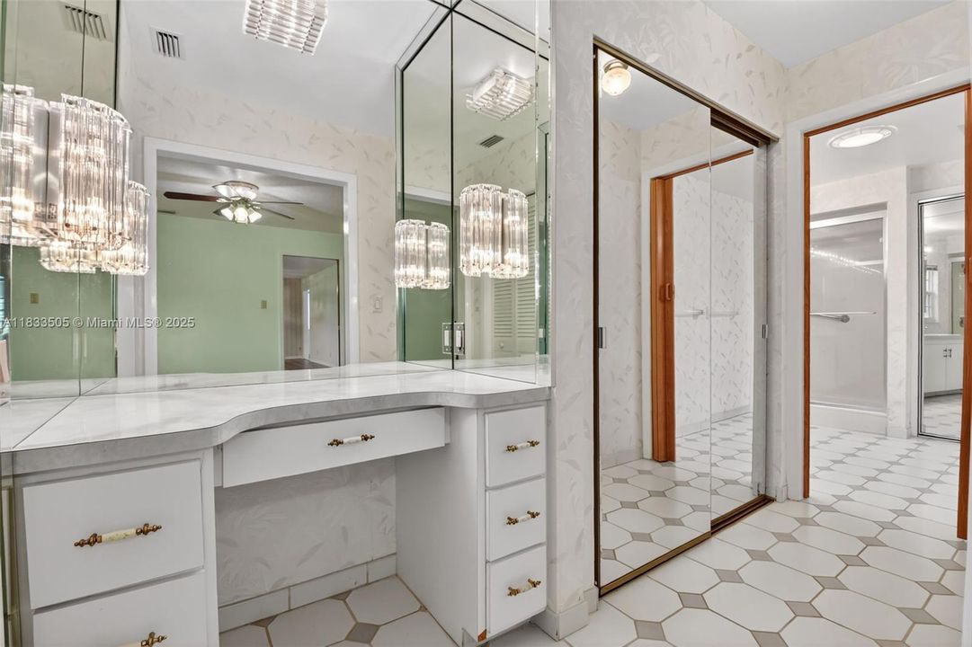 Recently Sold: $1,200,000 (2 beds, 2 baths, 2103 Square Feet)