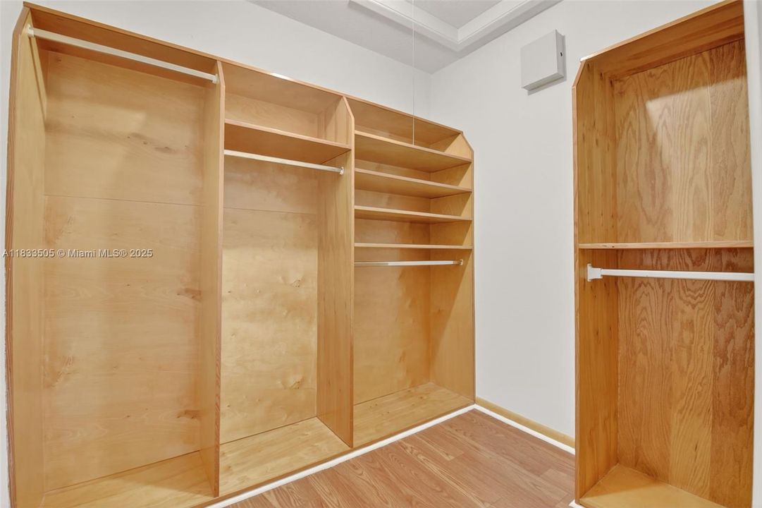 Recently Sold: $1,200,000 (2 beds, 2 baths, 2103 Square Feet)