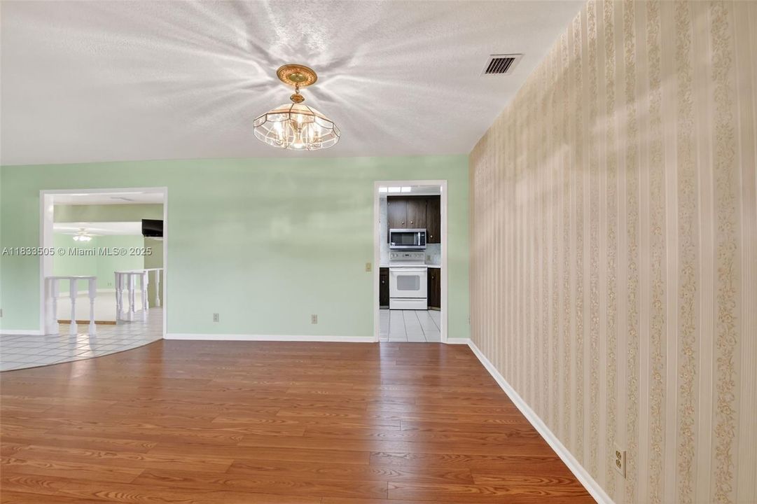 Recently Sold: $1,200,000 (2 beds, 2 baths, 2103 Square Feet)