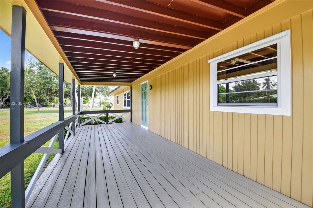 Recently Sold: $1,200,000 (2 beds, 2 baths, 2103 Square Feet)