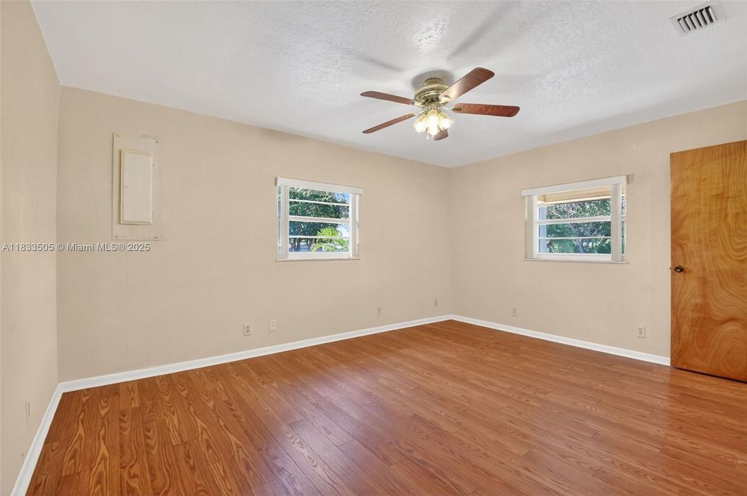 Recently Sold: $1,200,000 (2 beds, 2 baths, 2103 Square Feet)