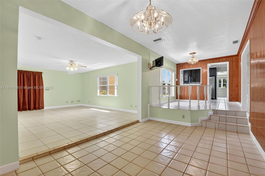 Recently Sold: $1,200,000 (2 beds, 2 baths, 2103 Square Feet)