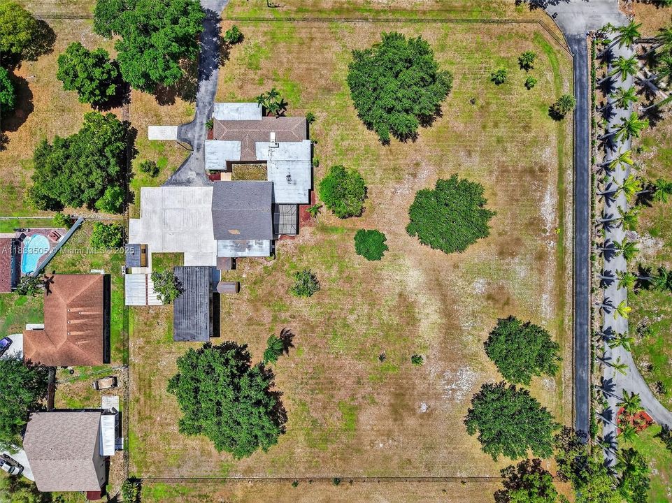 Recently Sold: $1,200,000 (2 beds, 2 baths, 2103 Square Feet)