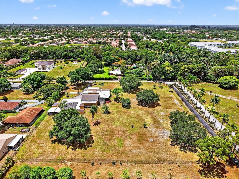 Recently Sold: $1,200,000 (2 beds, 2 baths, 2103 Square Feet)