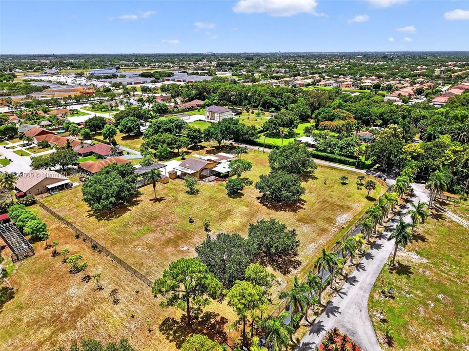 Recently Sold: $1,200,000 (2 beds, 2 baths, 2103 Square Feet)