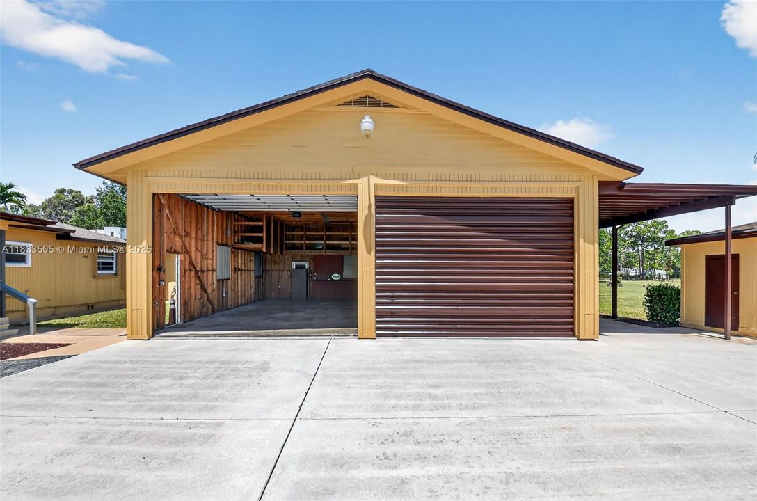 Recently Sold: $1,200,000 (2 beds, 2 baths, 2103 Square Feet)