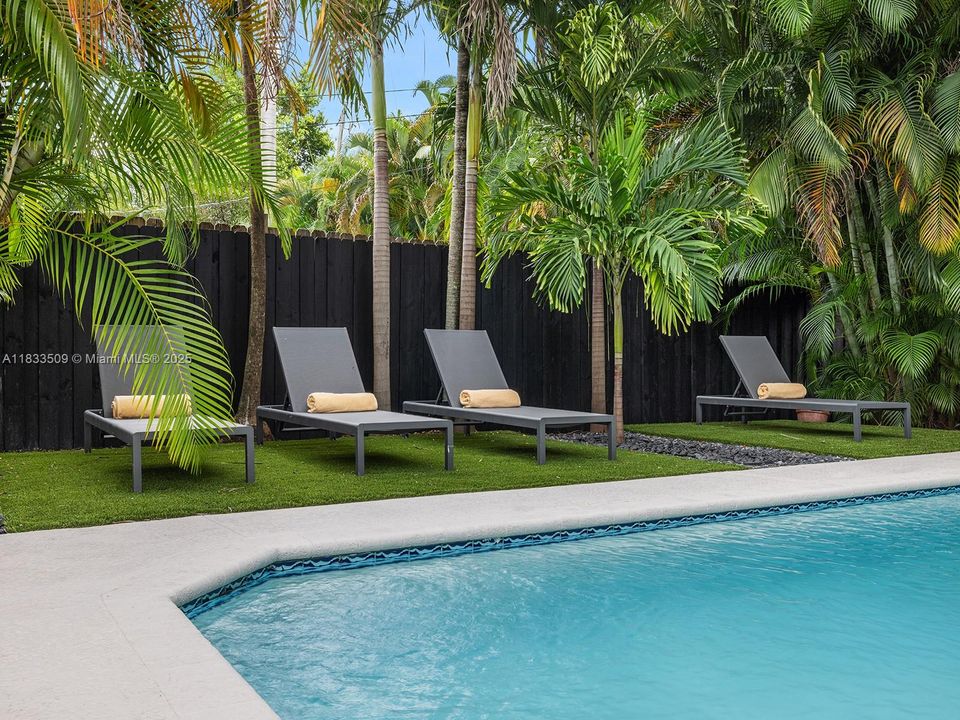 Recently Rented: $2,000 (1 beds, 1 baths, 1325 Square Feet)