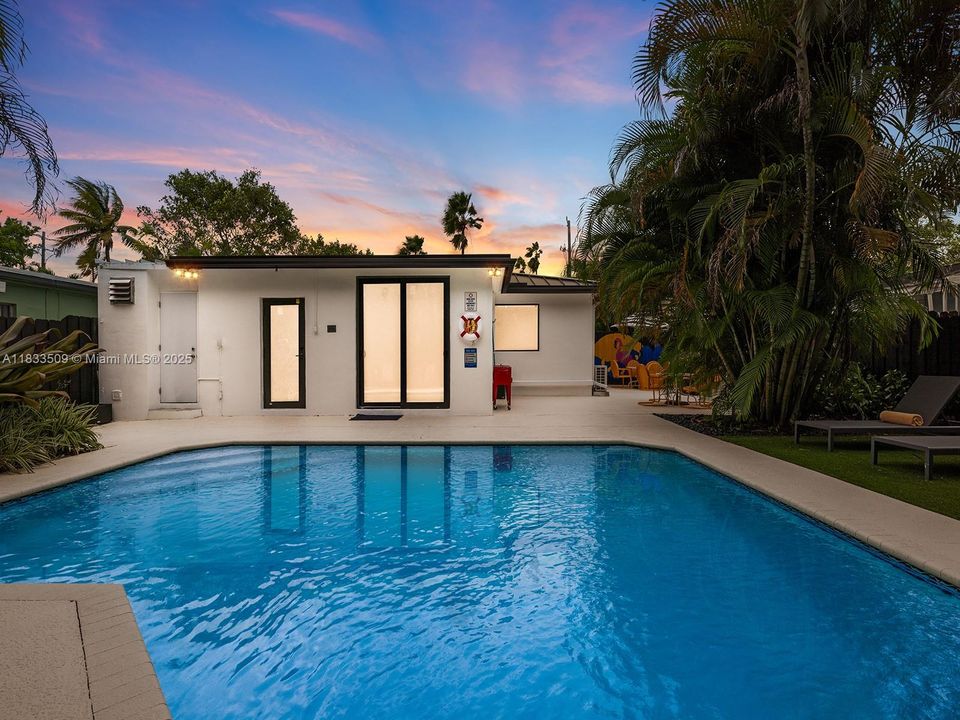 Recently Rented: $2,000 (1 beds, 1 baths, 1325 Square Feet)