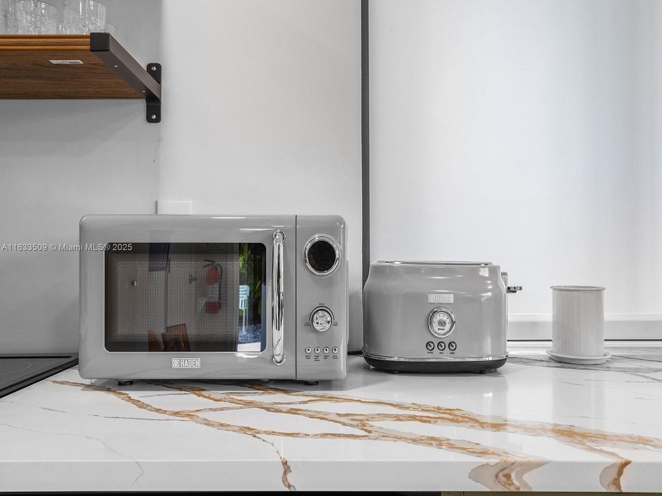 Recently Rented: $2,000 (1 beds, 1 baths, 1325 Square Feet)