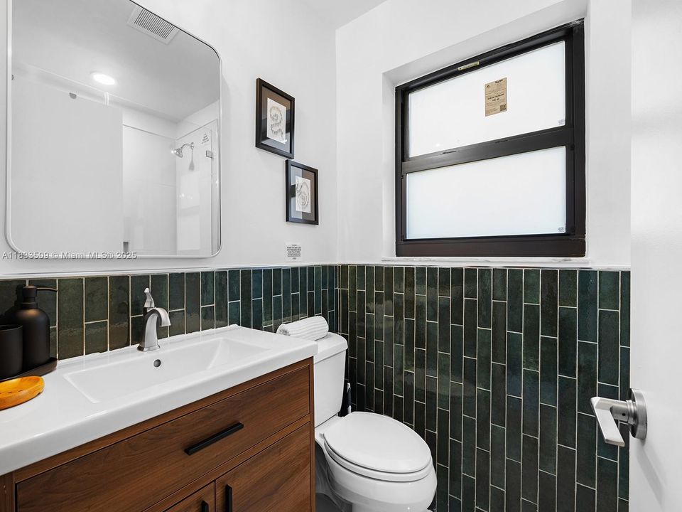 Recently Rented: $2,000 (1 beds, 1 baths, 1325 Square Feet)