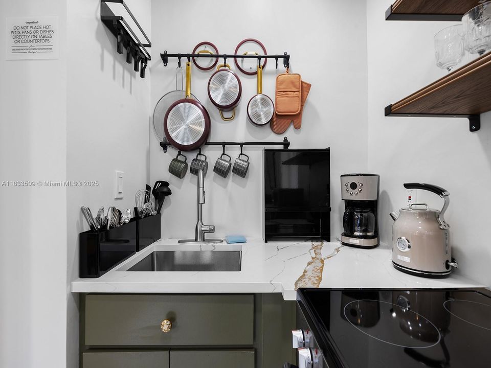 Recently Rented: $2,000 (1 beds, 1 baths, 1325 Square Feet)