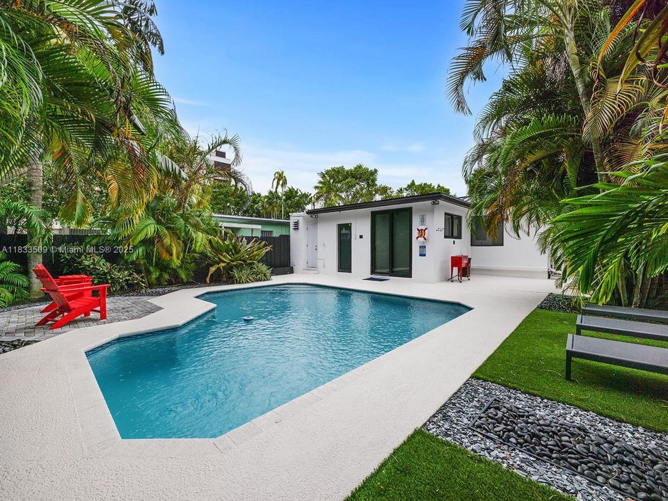 Recently Rented: $2,000 (1 beds, 1 baths, 1325 Square Feet)