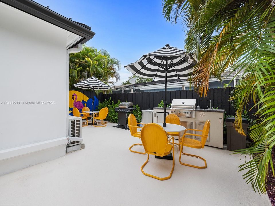 Recently Rented: $2,000 (1 beds, 1 baths, 1325 Square Feet)