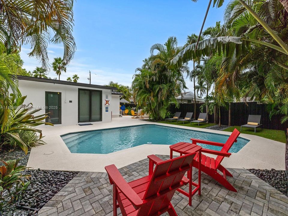 Recently Rented: $2,000 (1 beds, 1 baths, 1325 Square Feet)