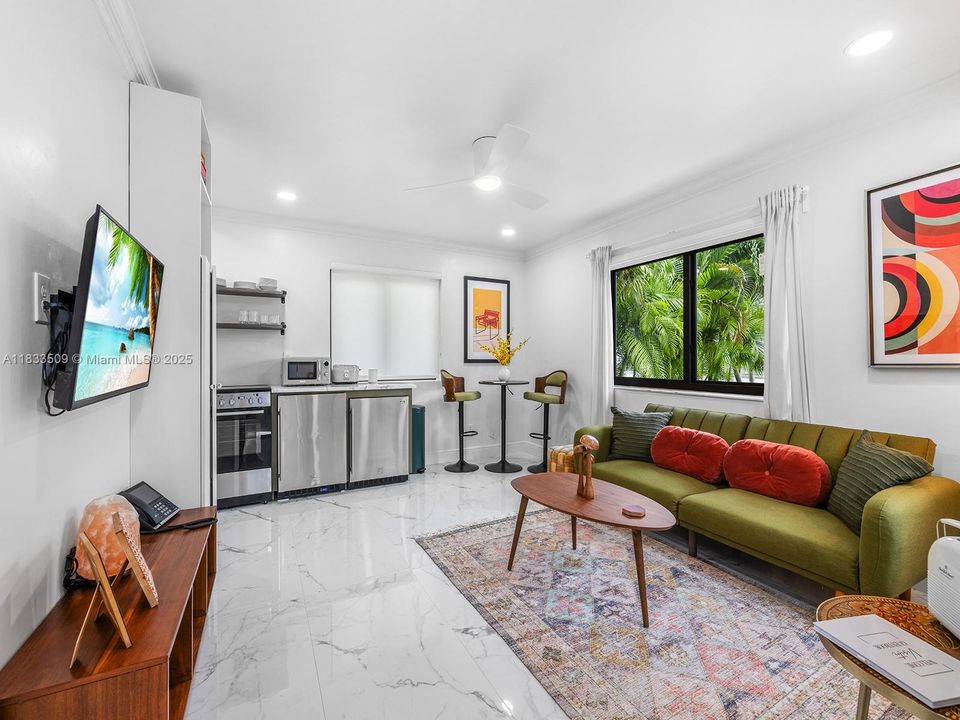 Recently Rented: $2,000 (1 beds, 1 baths, 1325 Square Feet)