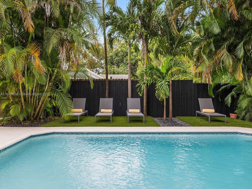 Recently Rented: $2,000 (1 beds, 1 baths, 1325 Square Feet)