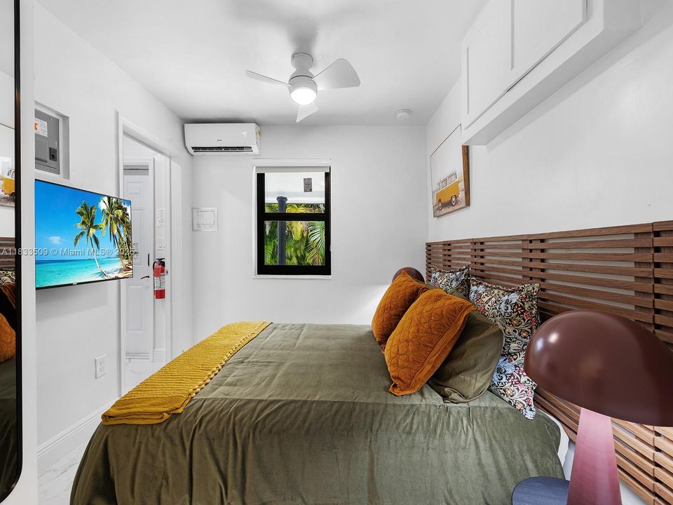 Recently Rented: $2,000 (1 beds, 1 baths, 1325 Square Feet)