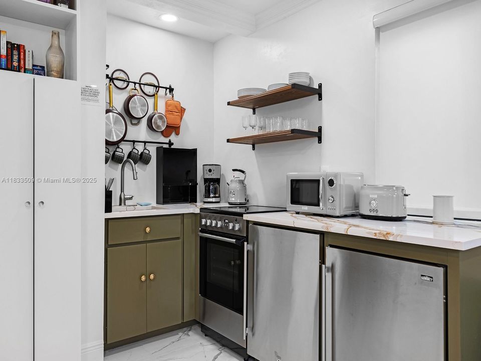 Recently Rented: $2,000 (1 beds, 1 baths, 1325 Square Feet)