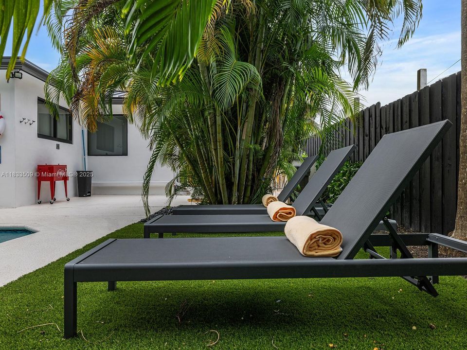 Recently Rented: $2,000 (1 beds, 1 baths, 1325 Square Feet)