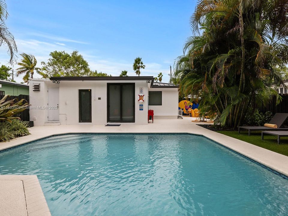 Recently Rented: $2,000 (1 beds, 1 baths, 1325 Square Feet)