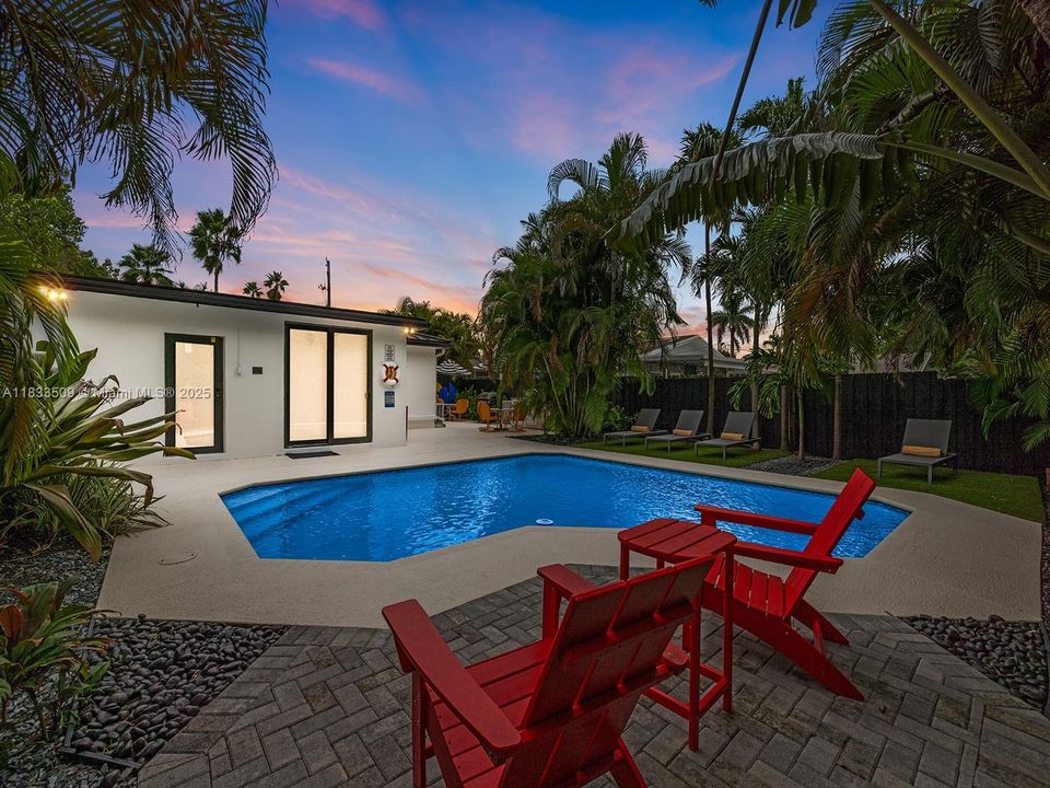 Recently Rented: $2,000 (1 beds, 1 baths, 1325 Square Feet)