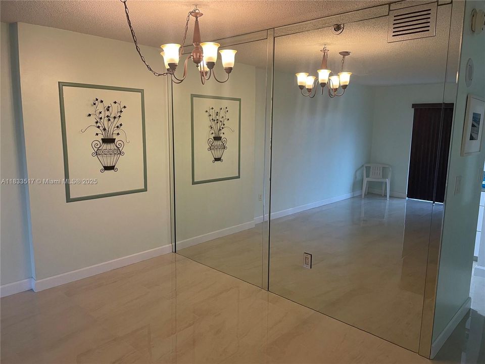 Active With Contract: $329,000 (1 beds, 1 baths, 864 Square Feet)