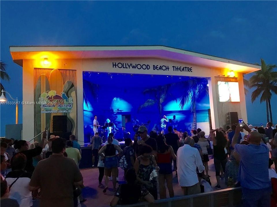 Active With Contract: $329,000 (1 beds, 1 baths, 864 Square Feet)