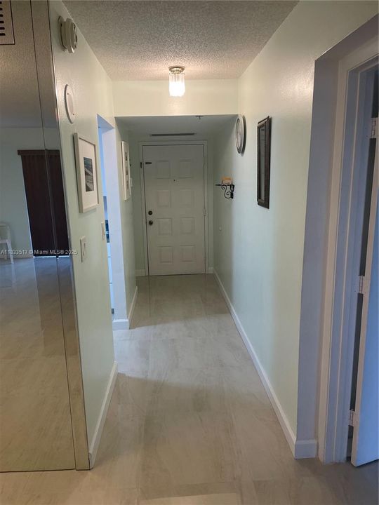 Active With Contract: $329,000 (1 beds, 1 baths, 864 Square Feet)