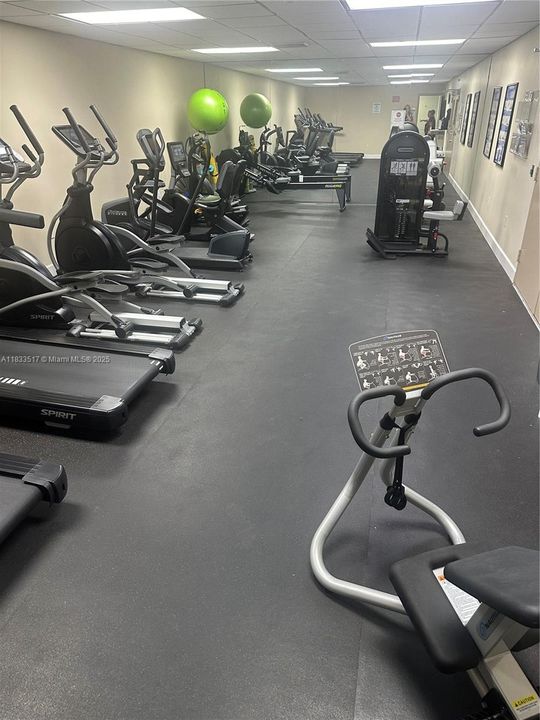 Active With Contract: $329,000 (1 beds, 1 baths, 864 Square Feet)