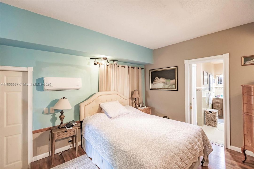 For Sale: $815,000 (3 beds, 2 baths, 1557 Square Feet)