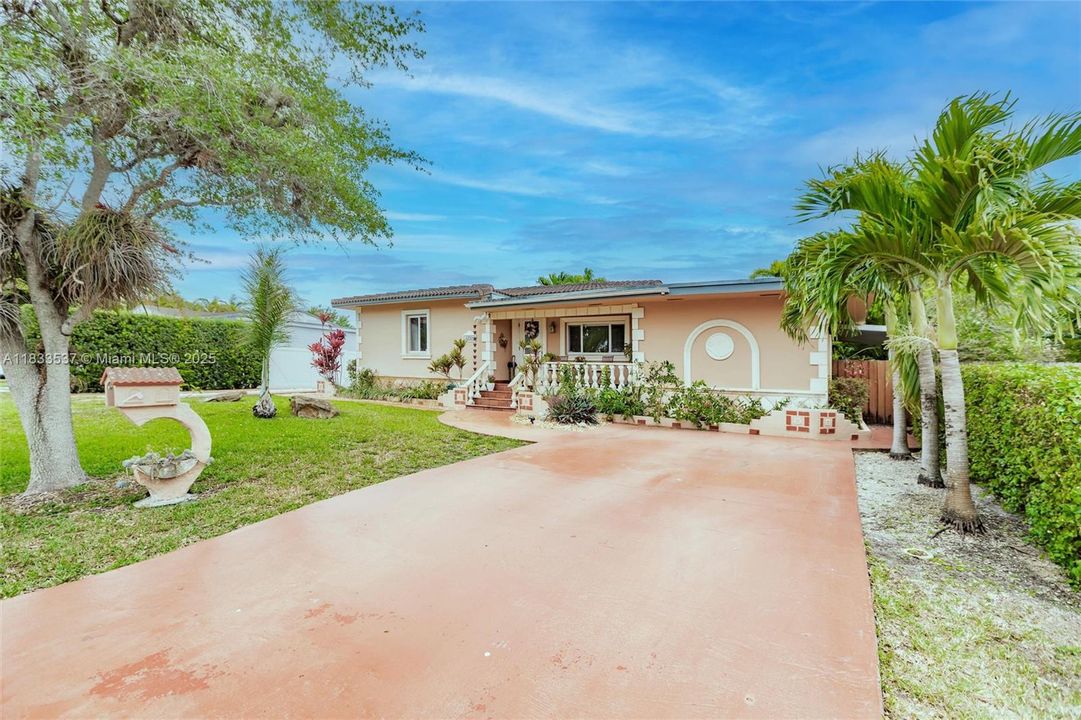 For Sale: $815,000 (3 beds, 2 baths, 1557 Square Feet)