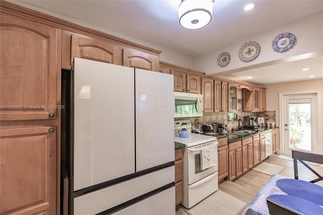 For Sale: $815,000 (3 beds, 2 baths, 1557 Square Feet)