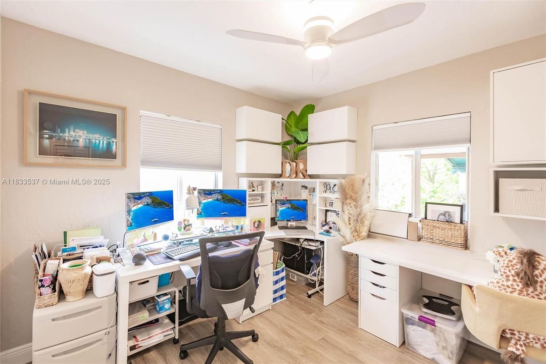 For Sale: $815,000 (3 beds, 2 baths, 1557 Square Feet)