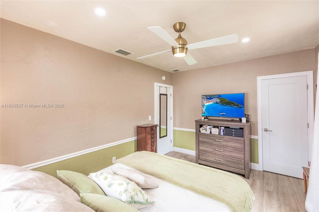 For Sale: $815,000 (3 beds, 2 baths, 1557 Square Feet)