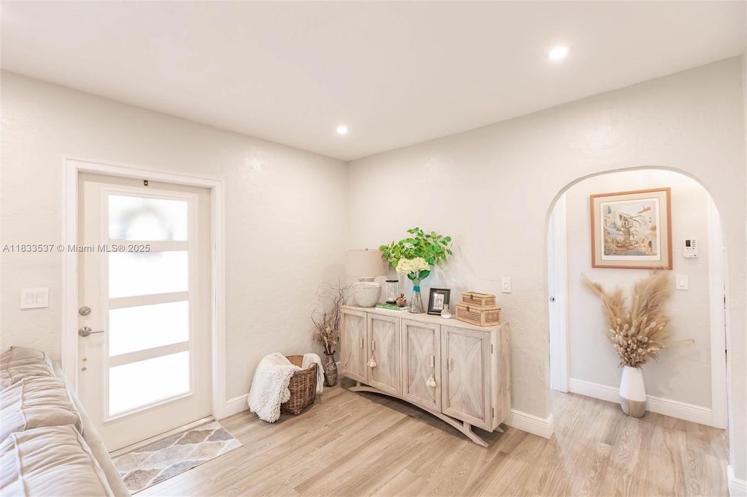 For Sale: $815,000 (3 beds, 2 baths, 1557 Square Feet)