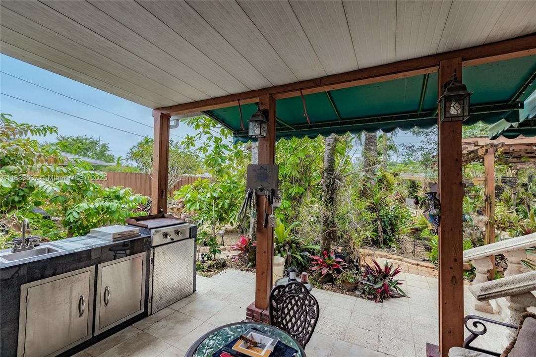 For Sale: $815,000 (3 beds, 2 baths, 1557 Square Feet)