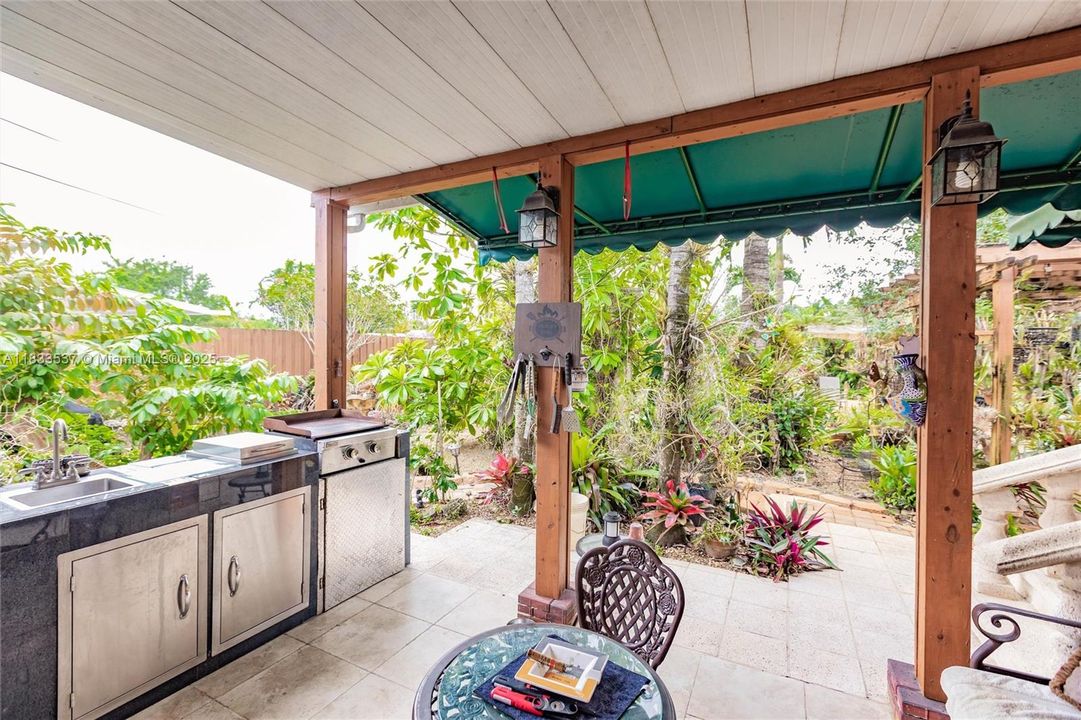 For Sale: $815,000 (3 beds, 2 baths, 1557 Square Feet)