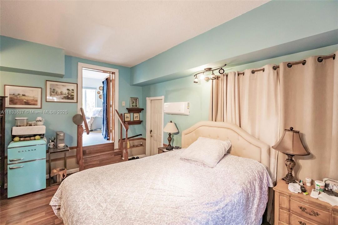 For Sale: $815,000 (3 beds, 2 baths, 1557 Square Feet)